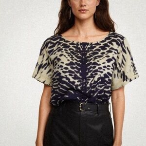 The limited flowy printed gold/ black/ blue dressy top ❤️